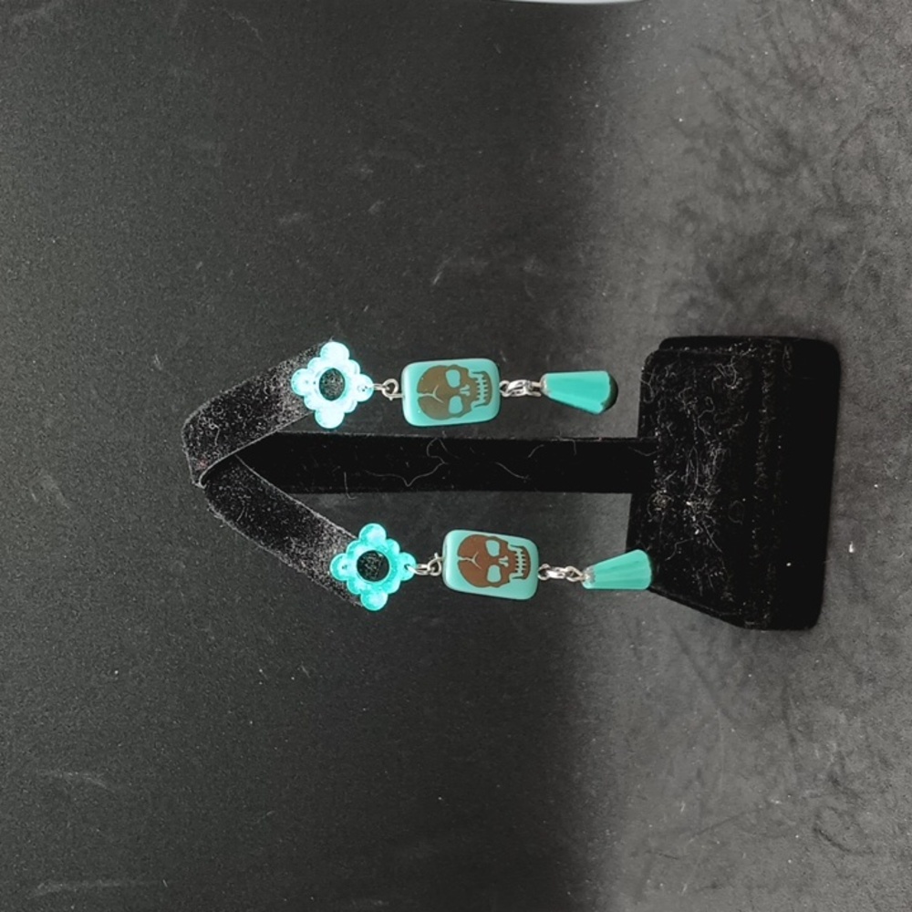 Nwot handmade beaded dangle earrings - Picture 1 of 3